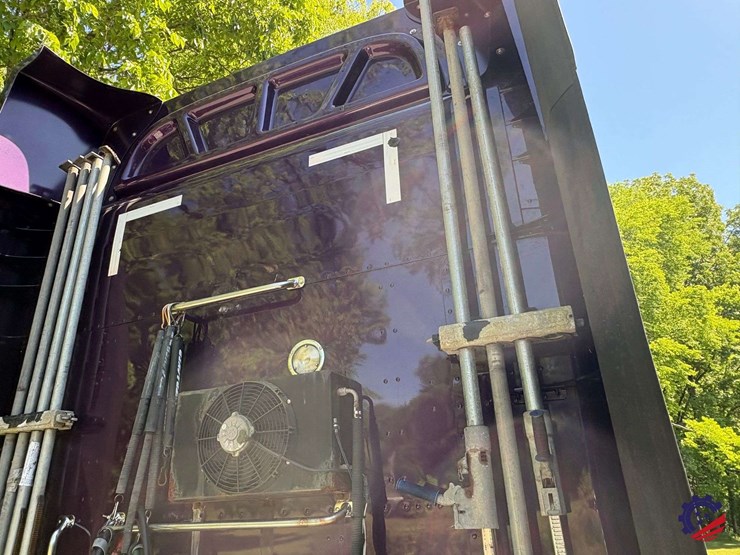 2020-peterbilt-579-image-54