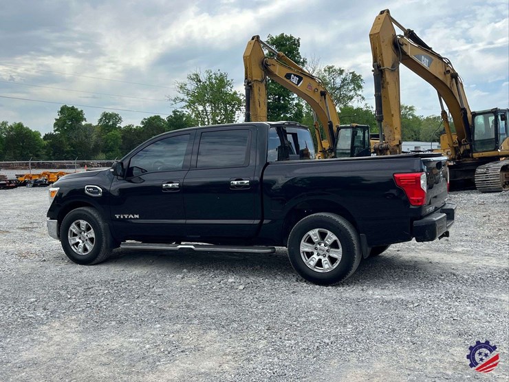 2017-nissan-titan-image-3
