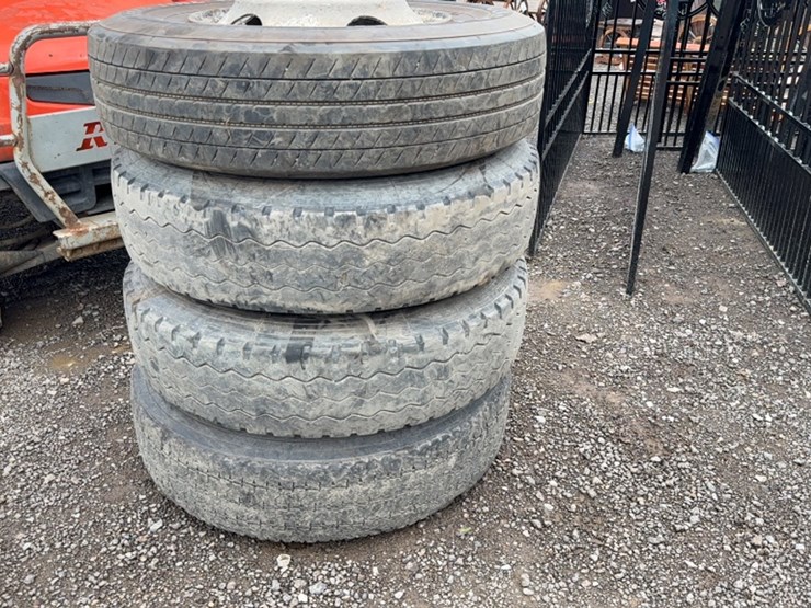 #6085-•-qty(4)-11r-22.5-tires-on-10-lug-wheels-image-3