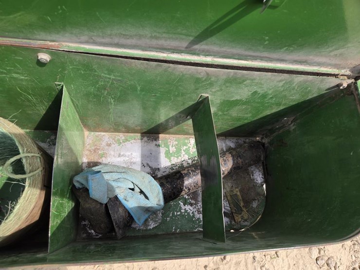 john-deere-336-image-12