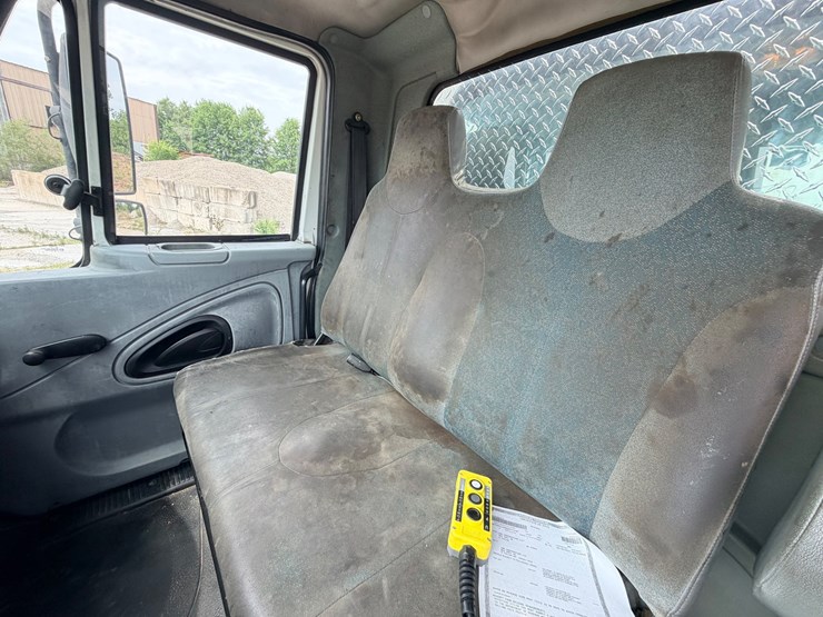 2005-international-durastar-4300-image-67
