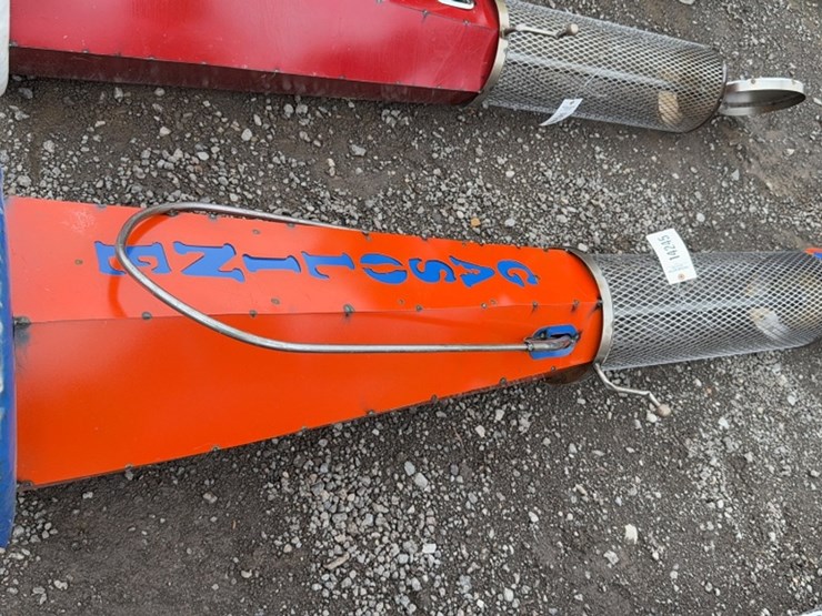 #6043-•-gulf-gas-pump-yard-ornament-image-1