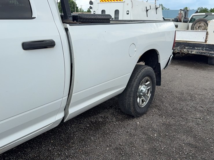 2015-dodge-2500-image-13