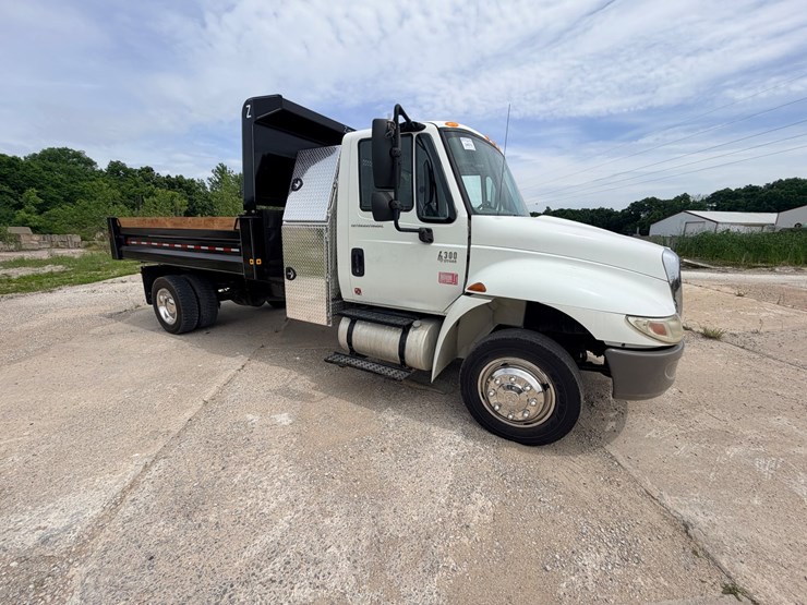 2005-international-durastar-4300-image-14