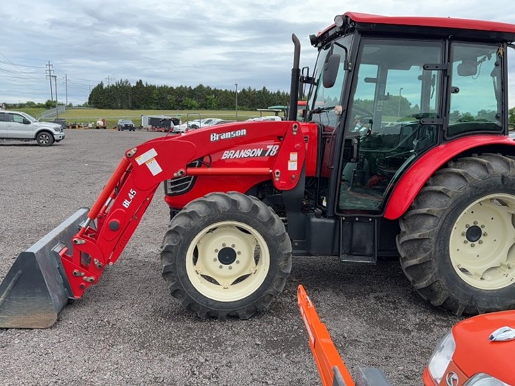 #3042-•-branson-7845-tractor-image-10