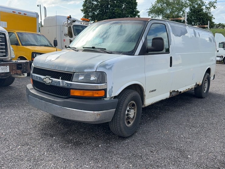 2004-chevrolet-3500-image-1