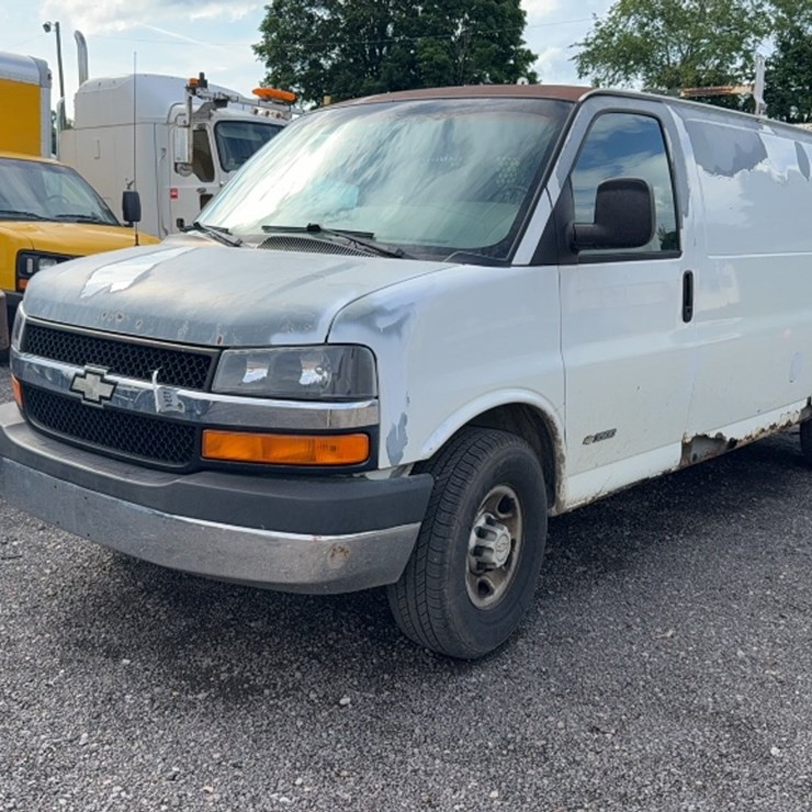 2004 CHEVROLET 3500