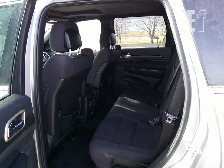 2015-jeep-grand-cherokee-laredo-image-8