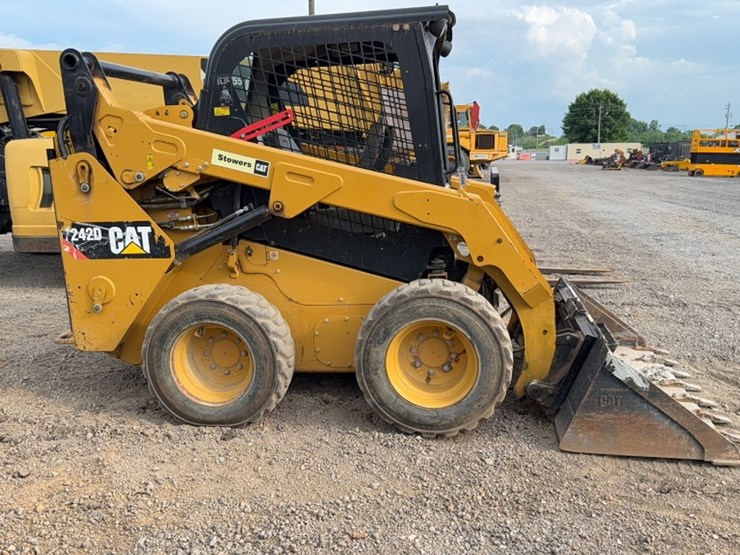 caterpillar-242d-image-5
