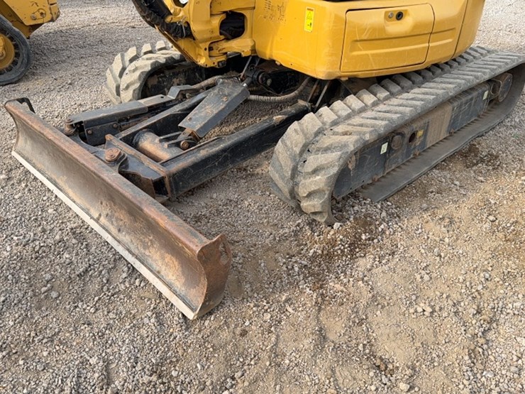 caterpillar-303-image-14