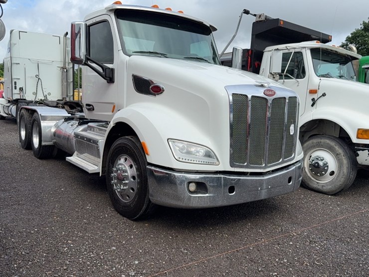 2015-peterbilt-579-image-3