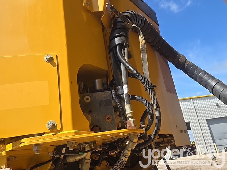 2023-deere-260e-image-15