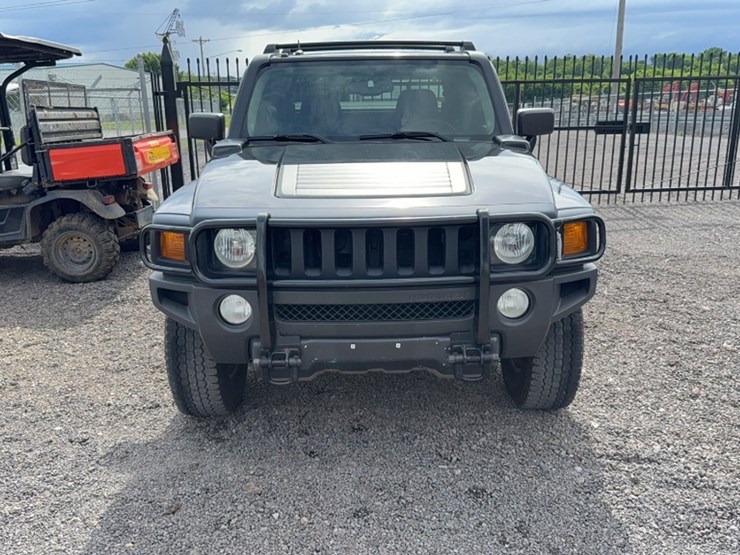 #3012-•-2009-hummer-h3t-pickup-truck-image-2