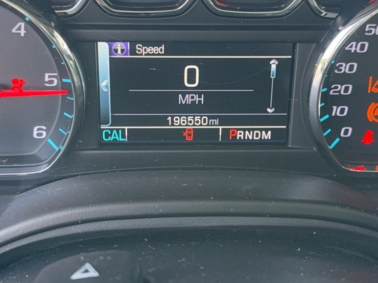 2015-chevrolet-suburban-image-20