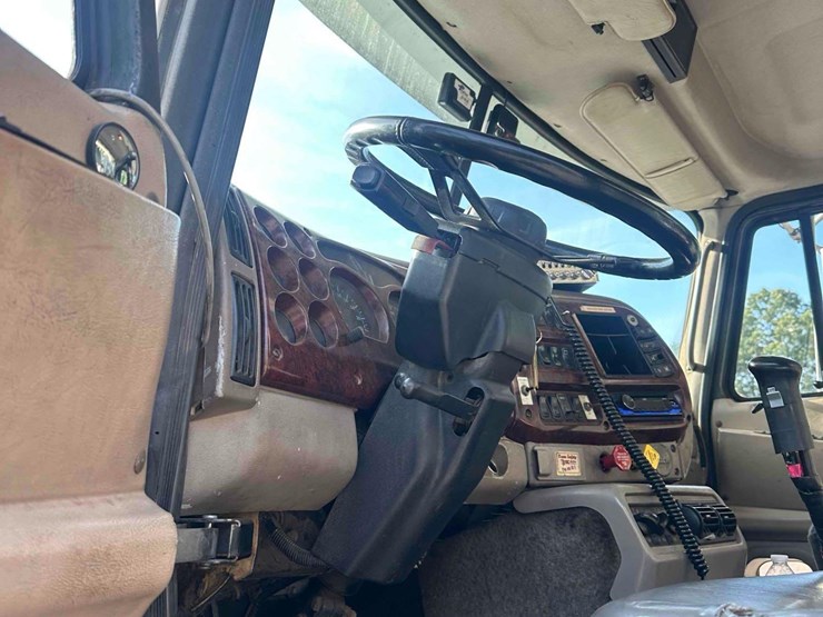 2001-mack-ch613-image-27