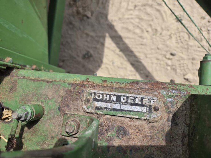 john-deere-336-image-6
