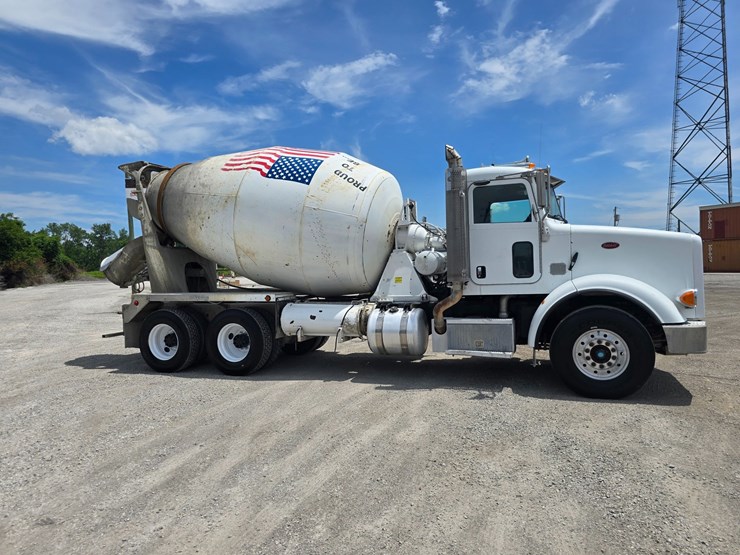 2009-peterbilt-365-image-27