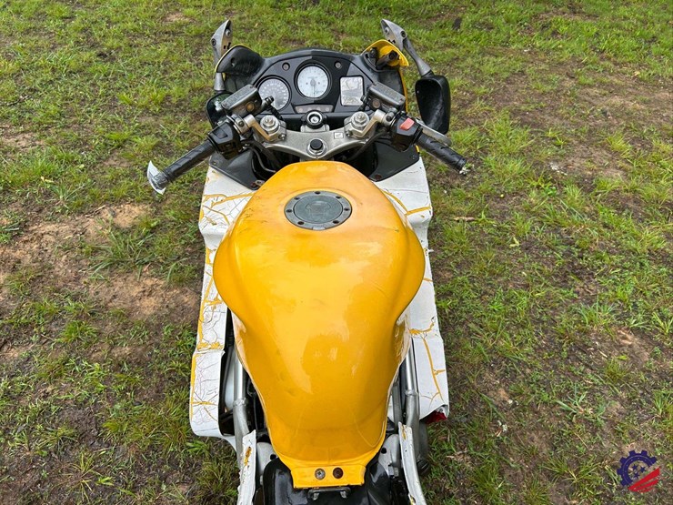 2000-honda-vfr800-(interceptor)-motorcycle-image-12