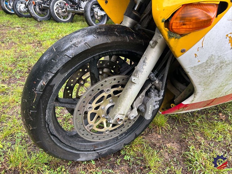 2000-honda-vfr800-(interceptor)-motorcycle-image-6