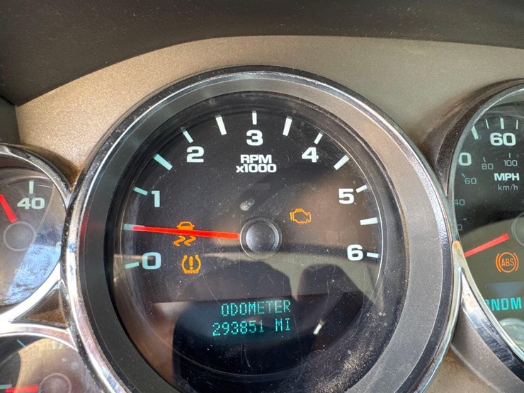 2012-chevrolet-2500-image-19