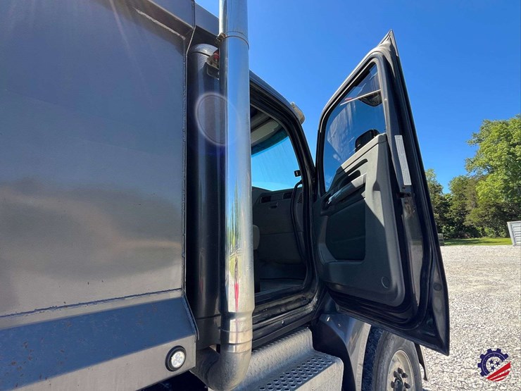 2017-kenworth-t680-image-59