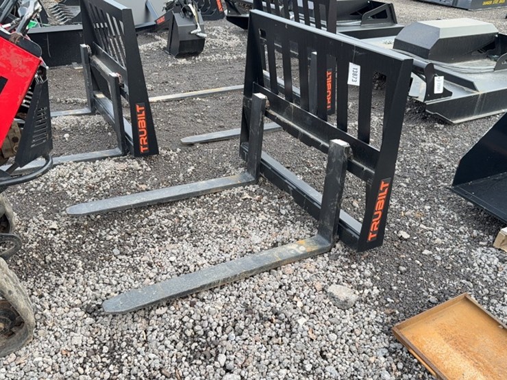 #2078-•-42"-skid-steer-pallet-forks-image-1