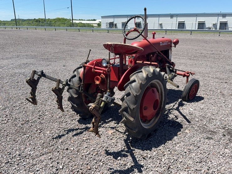 #3073-•-farmall-cub-tractor-image-10