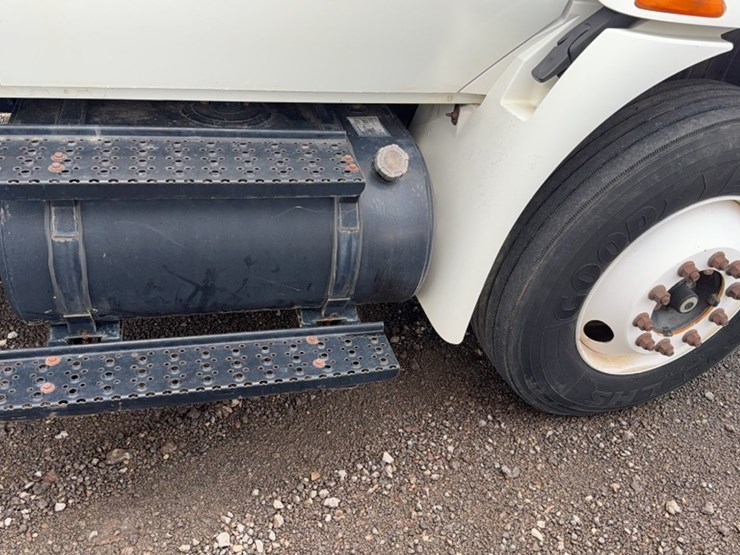 2005-international-durastar-4200-image-4