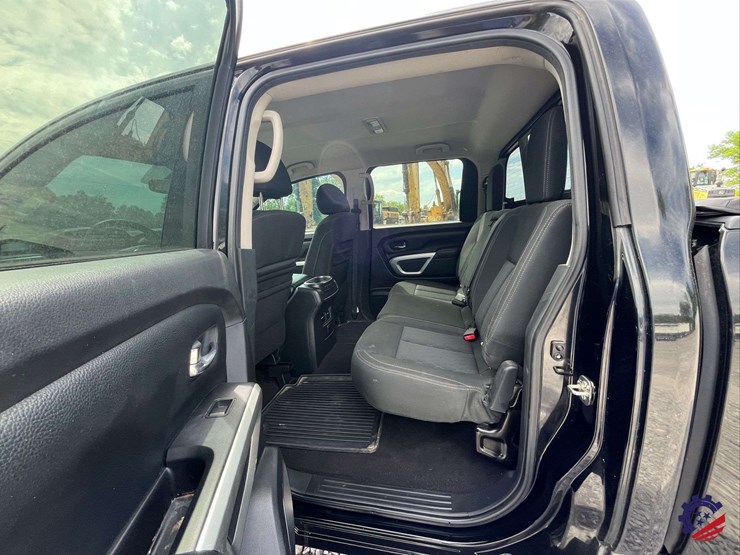 2017-nissan-titan-image-60