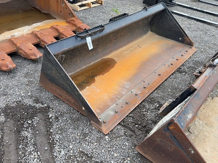 #2034-•-cat-84"-skid-steer-smooth-bucket-image-2
