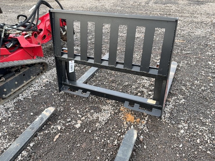 #2072-•-42"-skid-steer-pallet-forks-image-3
