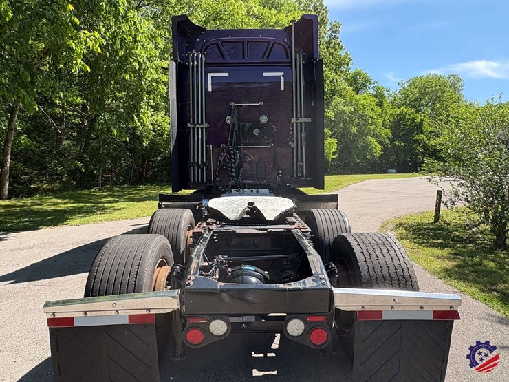 2020-peterbilt-579-image-4