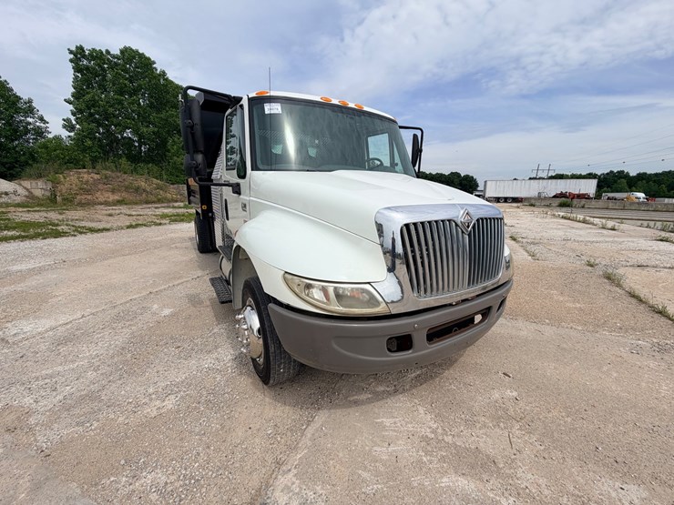 2005-international-durastar-4300-image-13