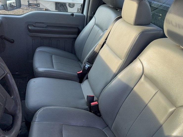 2014-ford-f550-image-24