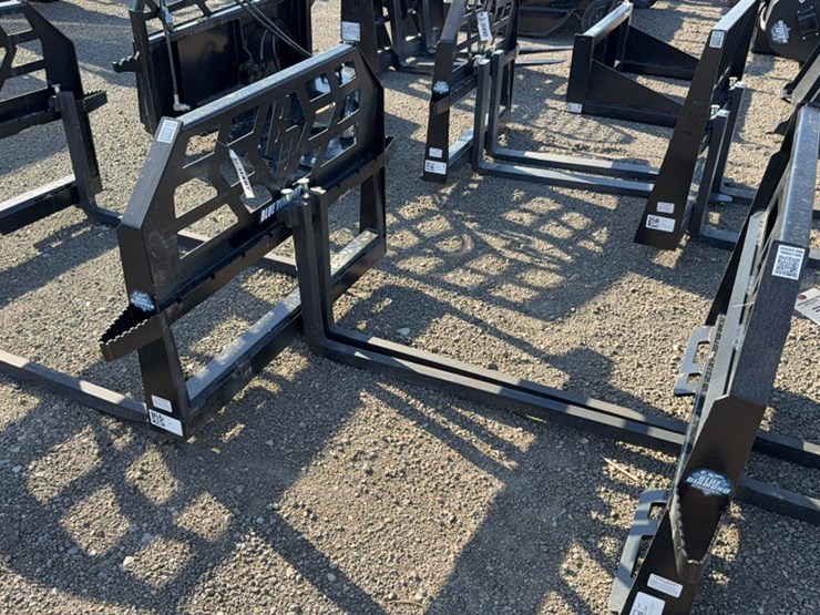 #2039-•-blue-diamond-48"-skid-steer-block-pallet-forks-image-1