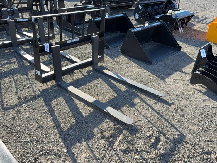 #2043-•-blue-diamond-48"-skid-steer-pallet-forks-image-1