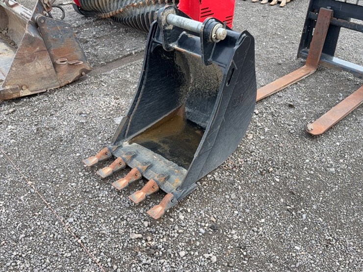 2017-caterpillar-22-image-1