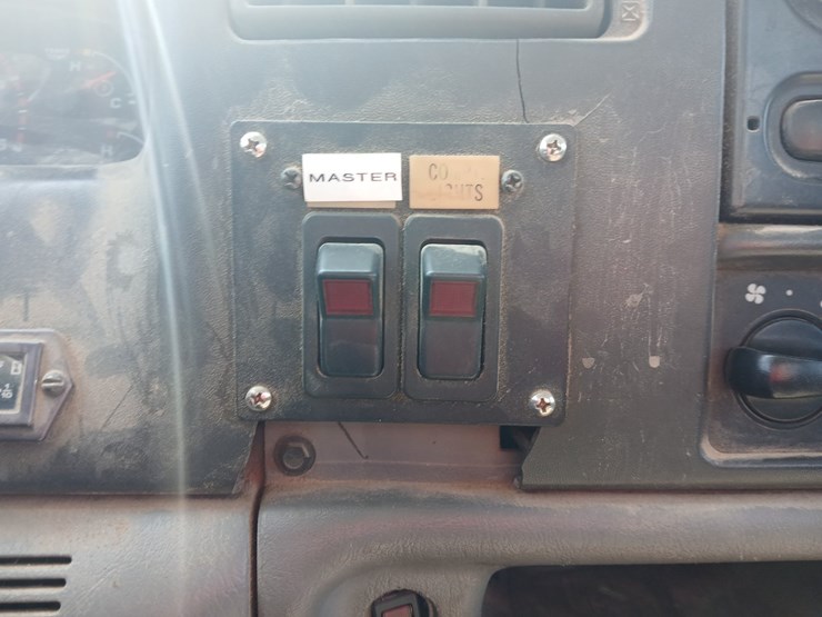 2003-ford-f550-image-42