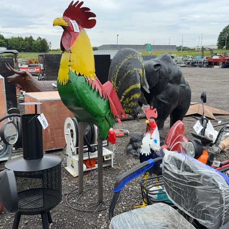 #6019 • 76" TALL METAL ROOSTER