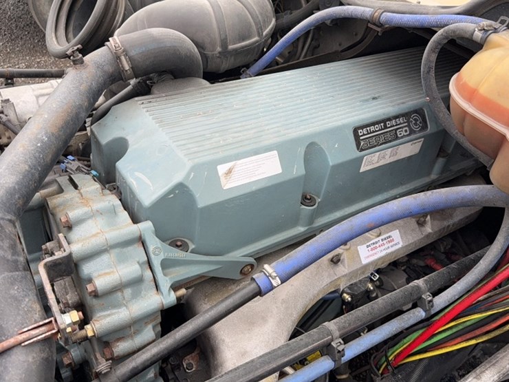 #2107-•-2016-freightliner-tandem-axle-road-tractor-image-22