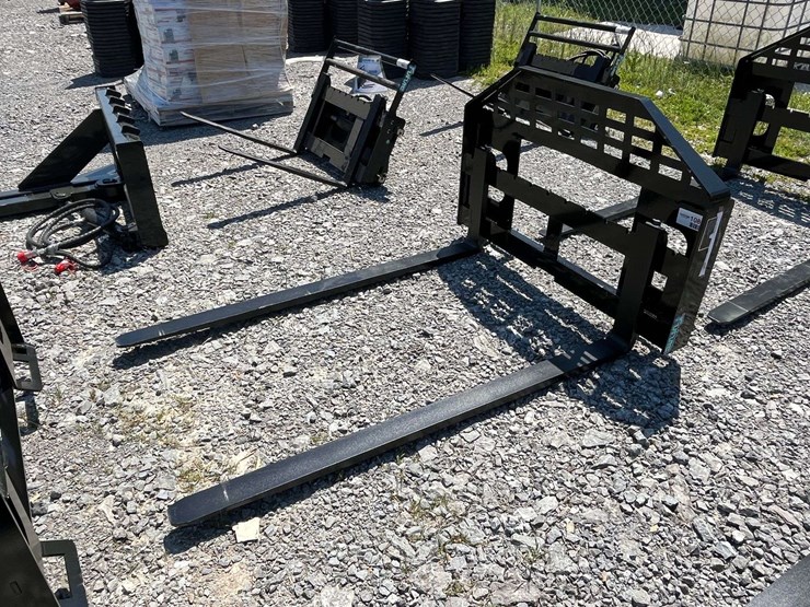 unused-2026-future-ft-dhc-skid-steer-forks---[skid-steer-attachments]-attachment-image-1