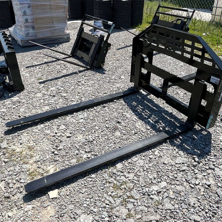 Unused 2026 FUTURE FT-DHC Skid Steer Forks - [Skid Steer Attachments] Attachment