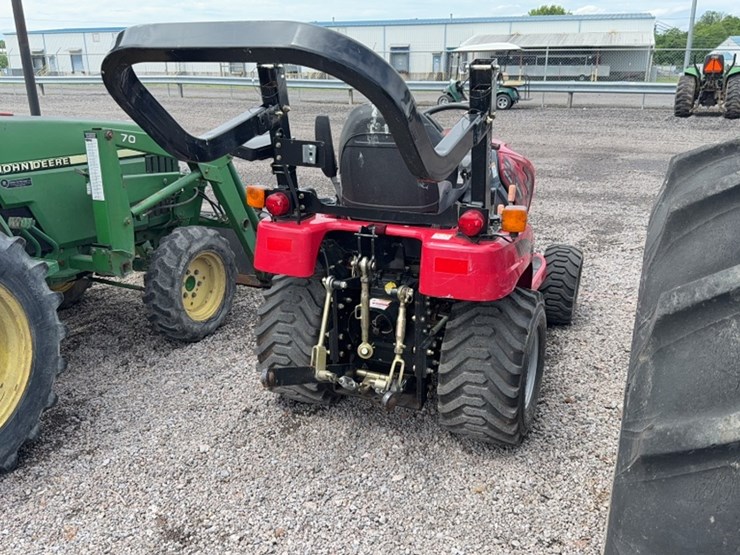 #3041-•-mahindra-emax-20-tractor-image-6