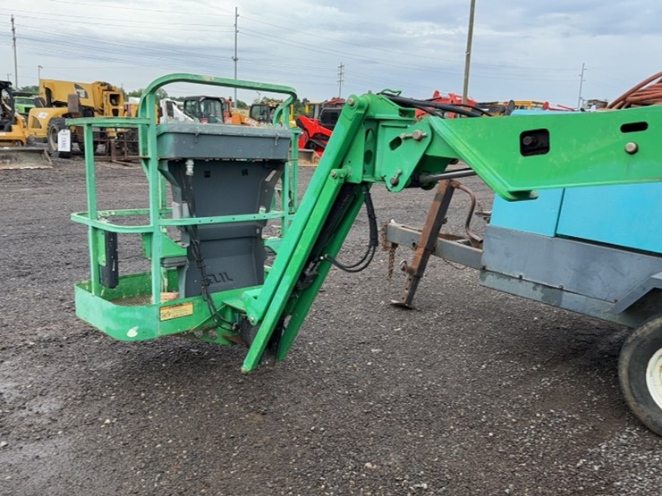 2011-jlg-e400ajp-image-15