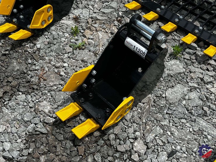 unused-2026-ce-8in-toothed-bucket-image-3
