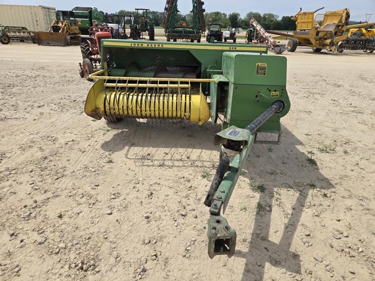 john-deere-336-image-2