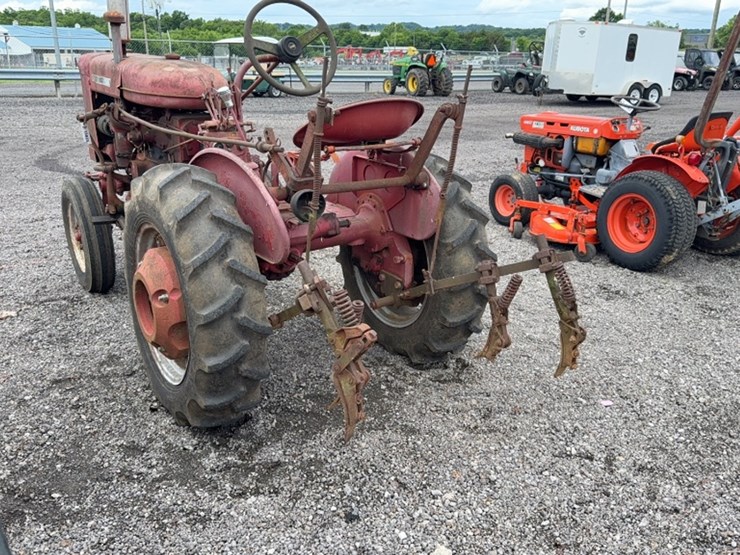 #3071-•-international-tractor-image-12