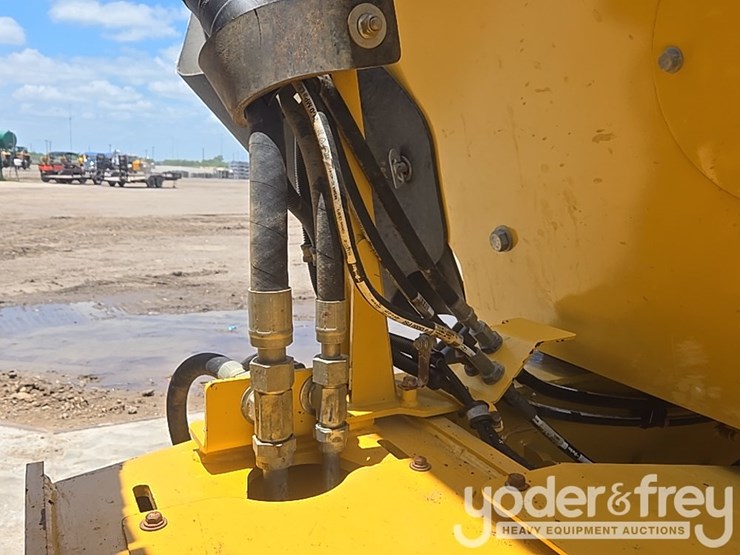 2023-deere-260e-image-16