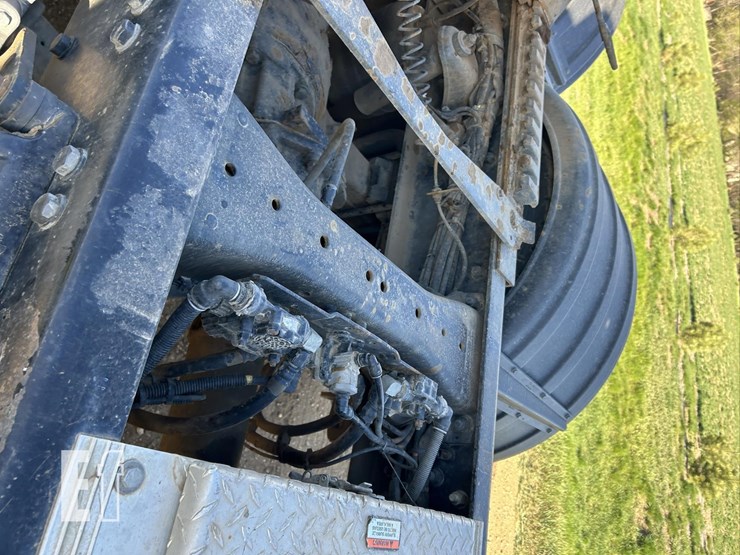 2017-peterbilt-389-image-49