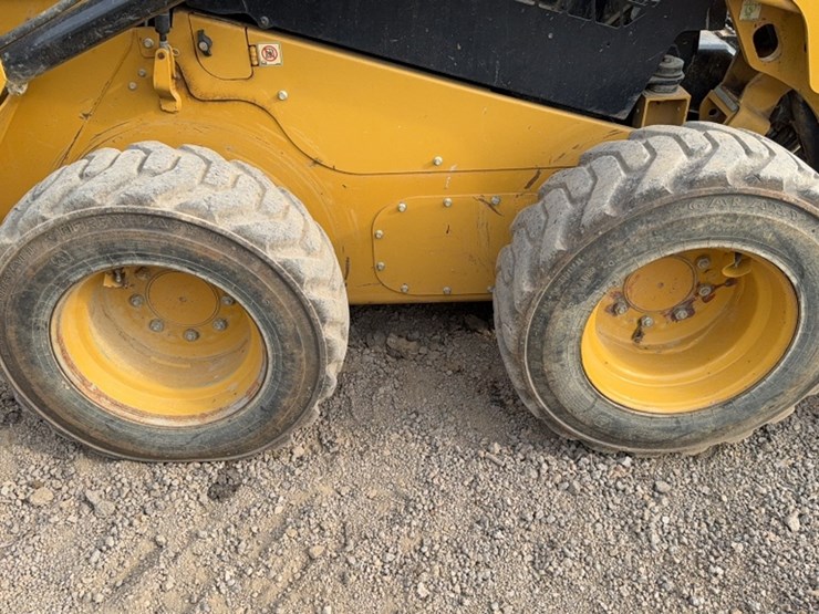 caterpillar-242d-image-6